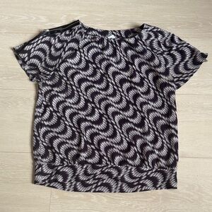 ✨ Calvin Klein Purple Wave Pattern Blouse